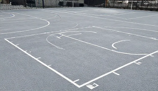 篮球场地板选型与维护建议